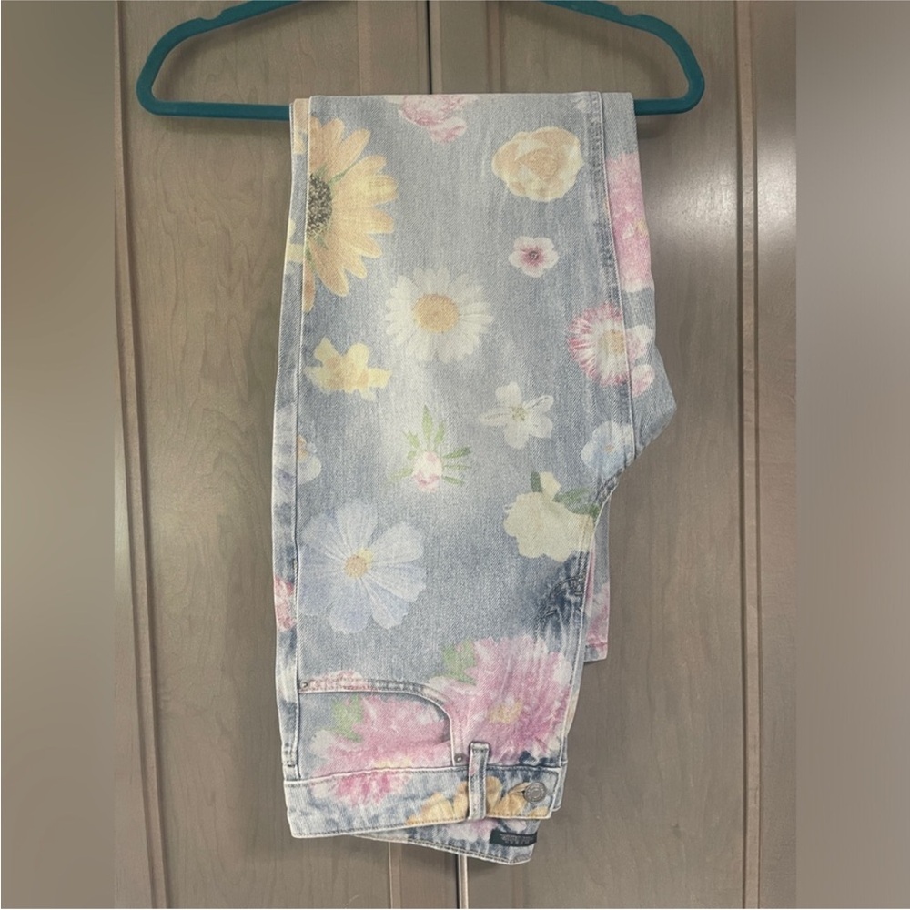 Wild fable size 6 relaxed fit straight